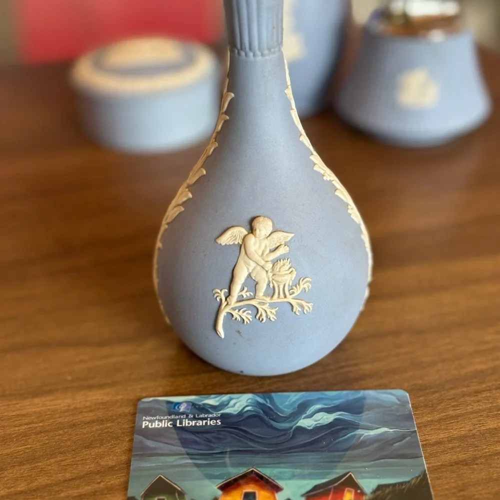 Wedgwood Light Blue Jasperware Dish with White Relief Accents - Picture 5 of 5